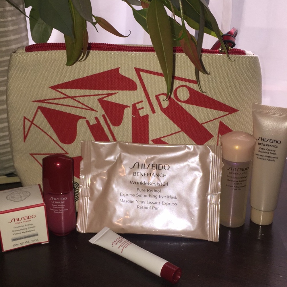 Six piece shiseido beauty set with beauty bag!